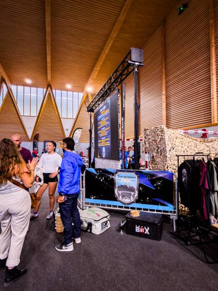 Installer un écran LED indoor pour une compétition de CrossFit à Tallard dans les Hautes-Alpes : performance visuelle et maintenance