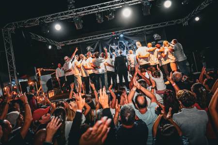 Notre zone d'activité pour ce service Demander devis pour manifestations sportives clé en main avec régisseurs logistique scène mobile traiteur bar espace VIP